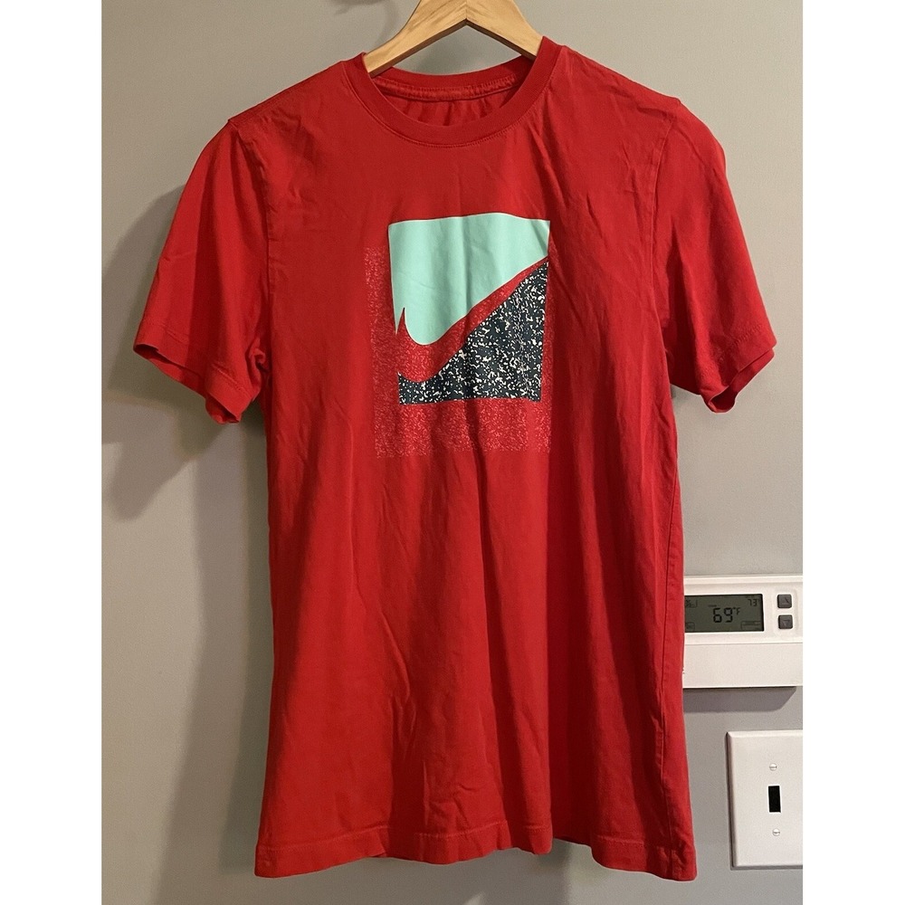 Nike Shirt Tee Center Graphic Swoosh Logo Crew Neck Short Sleeve Athletic Small